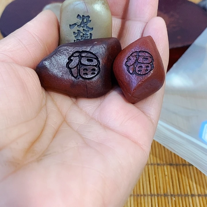 ****沫原石雕刻工艺品手把摆件