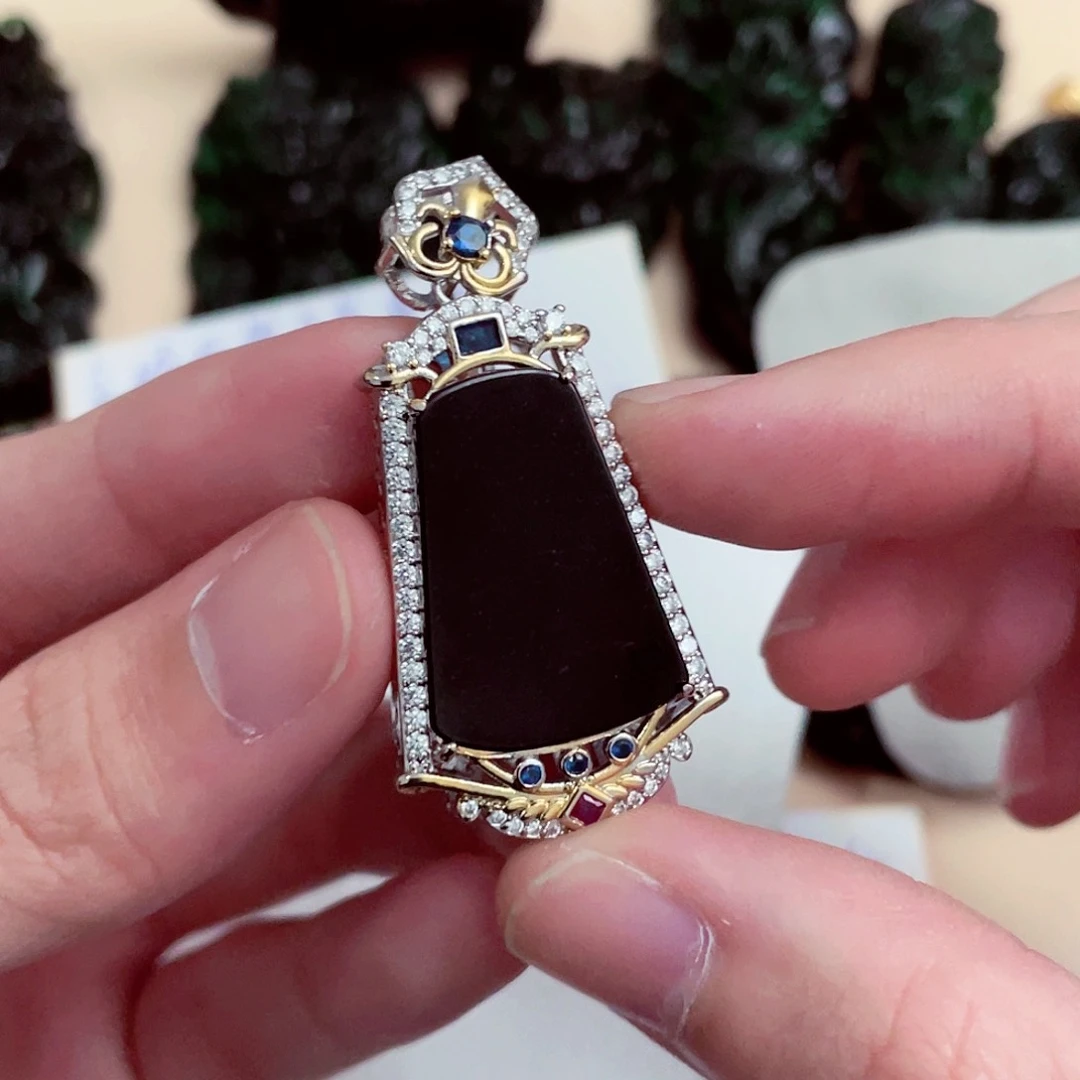 翡翠颈饰未镶嵌翡翠