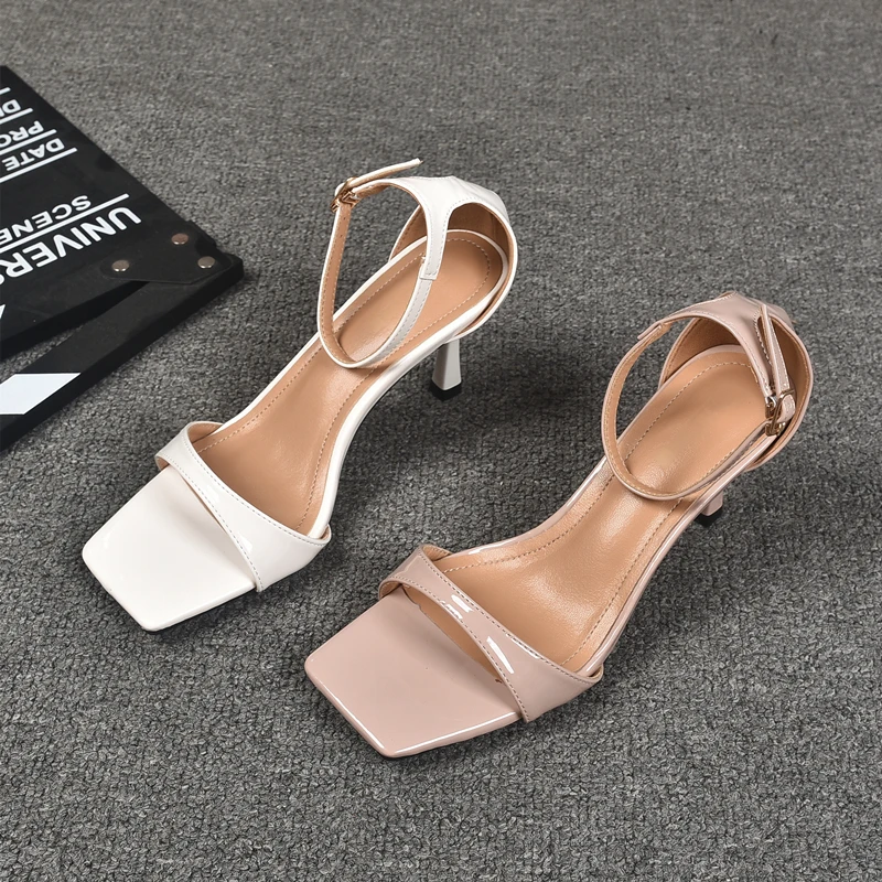 超好看一字带凉鞋女今年夏天细跟高跟露趾外穿超火方头夏季配裙子