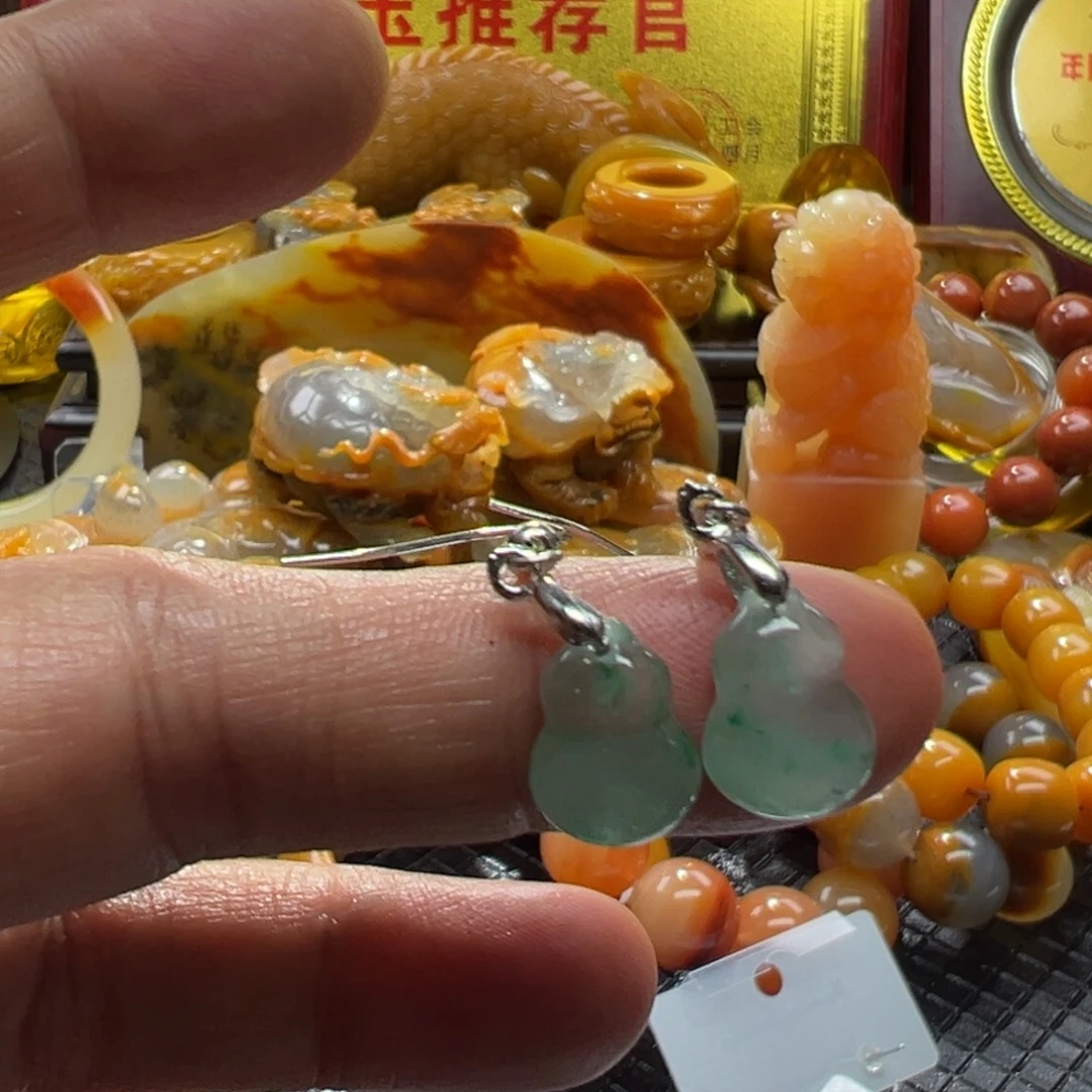 石英质玉未镶嵌颈饰
