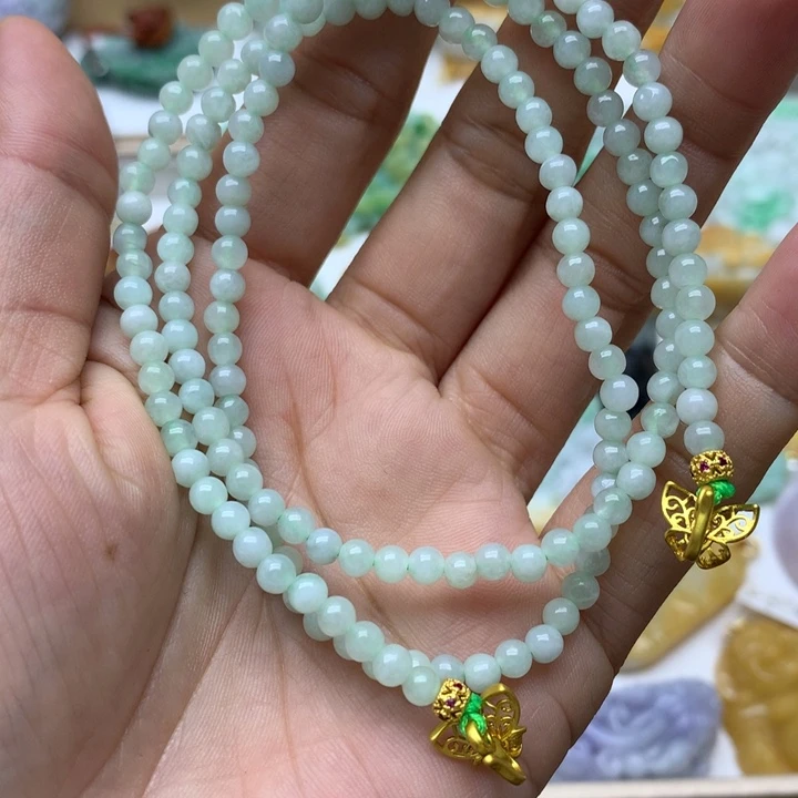 翡翠颈饰未镶嵌君****?翡翠