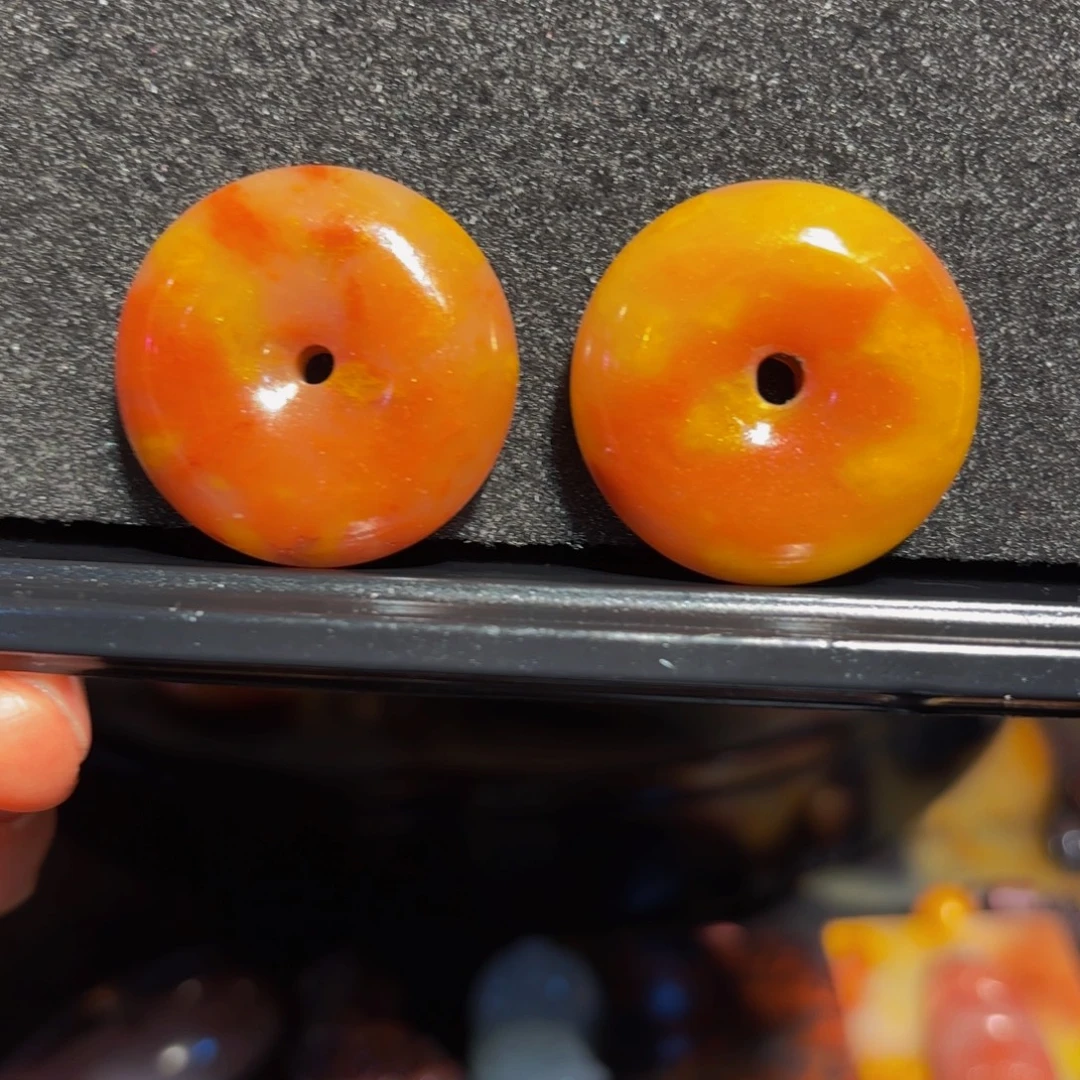 G***e石材桂林鸡血玉扣子摆件