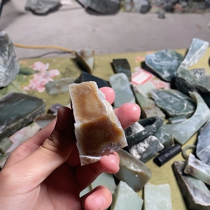 海***风和田玉（糖玉）未镶嵌珠宝半成品