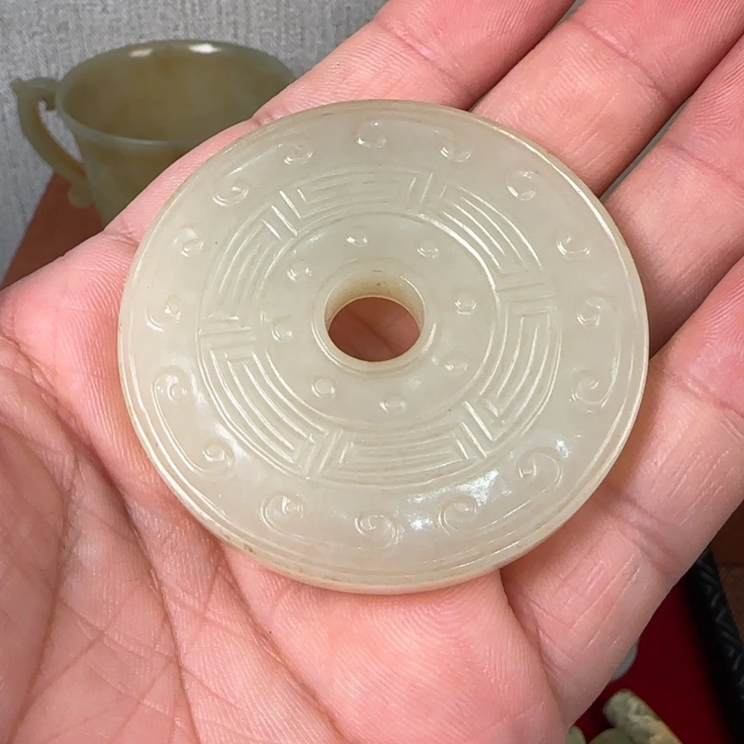 春***地非常精美的脖挂件