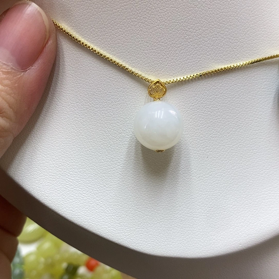和田玉18K金镶嵌颈饰