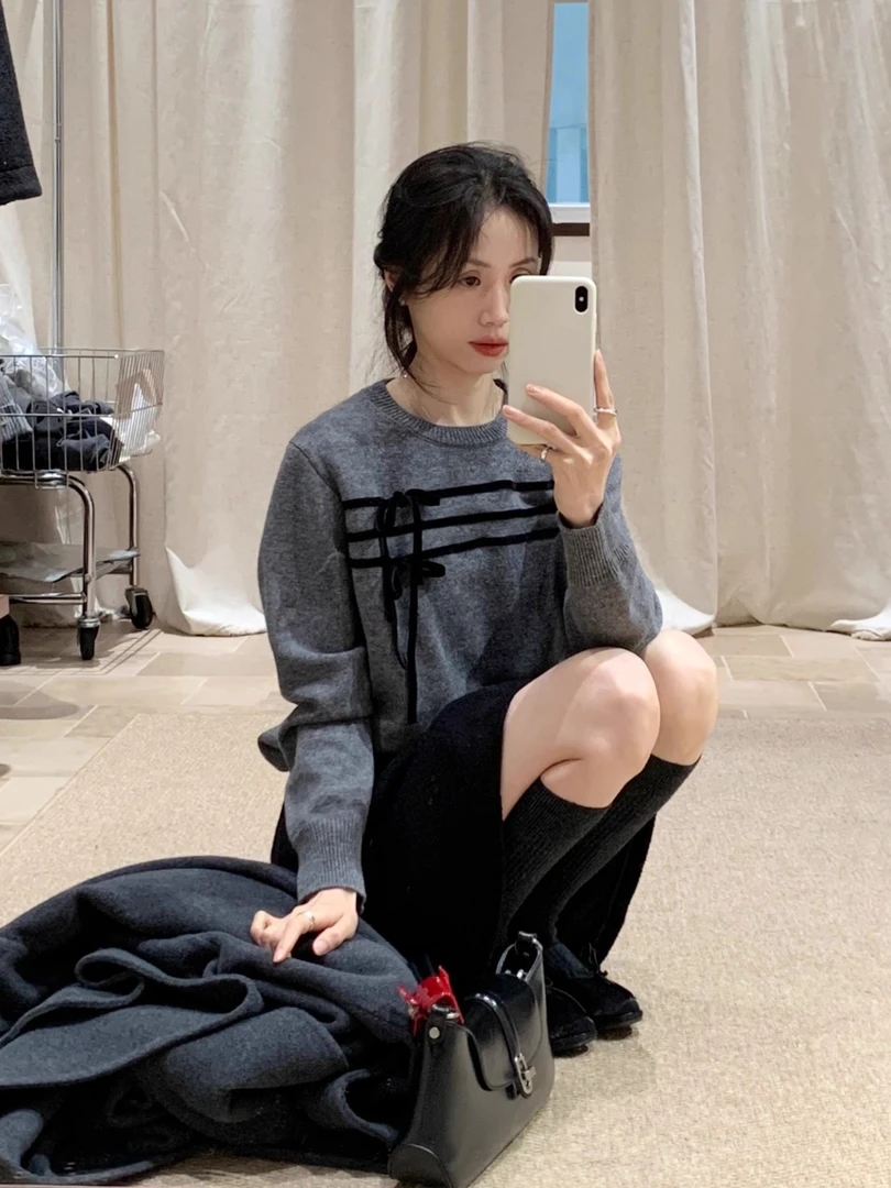 2025秋冬新款气质小众通勤灰色蝴蝶结针织衫女设计感小众休闲毛衣