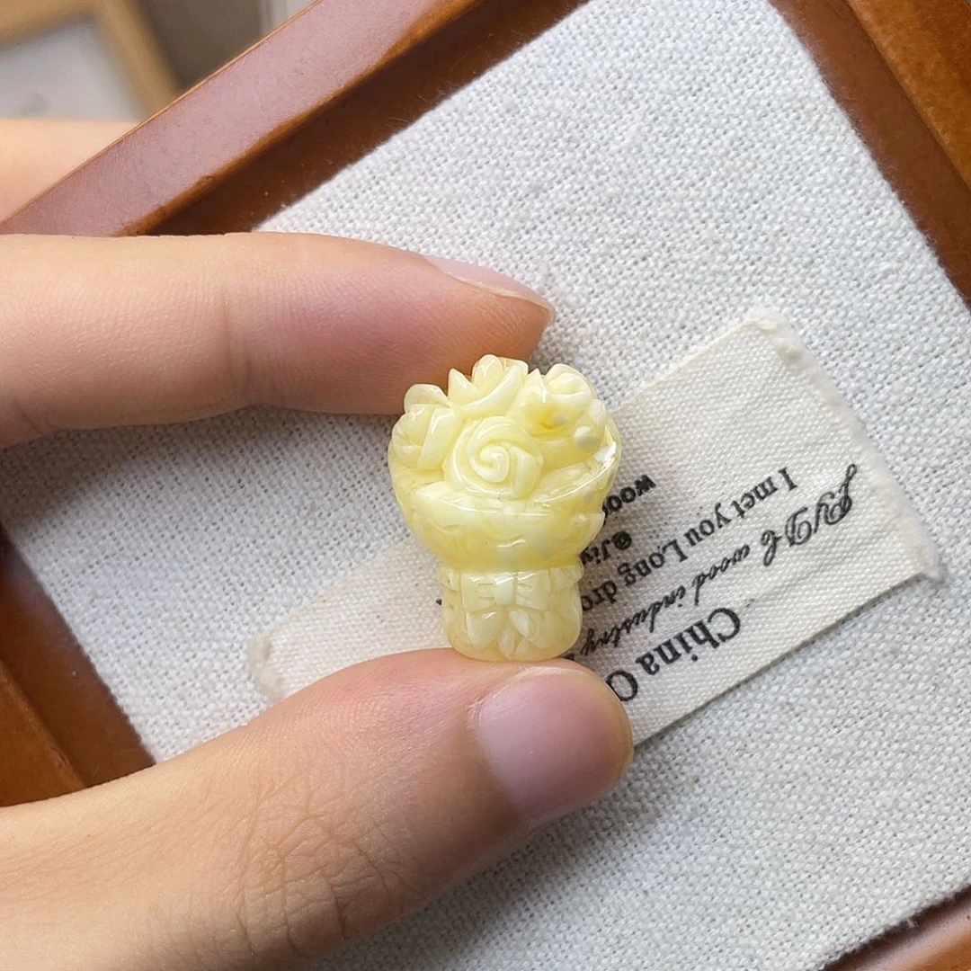 未镶嵌琥珀裸石花束