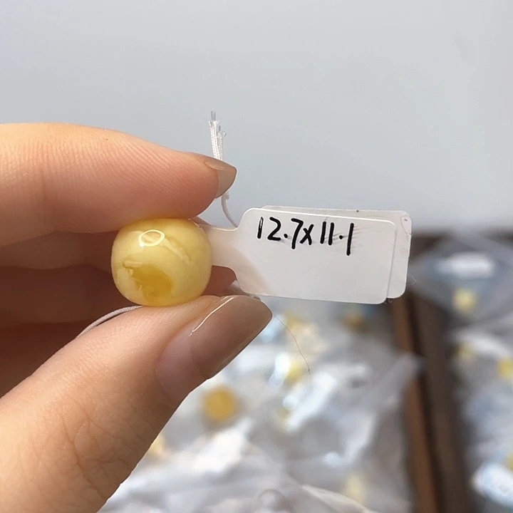 劳***弟未镶嵌琥珀珠宝奇石
