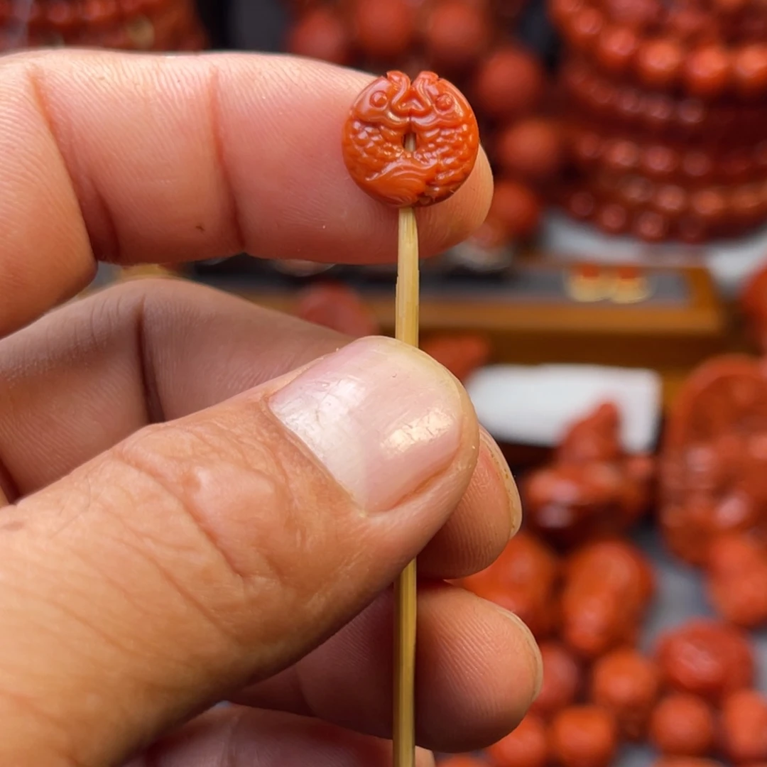 南红玛瑙瓦西精工双鱼扣背云卡12mm未镶嵌