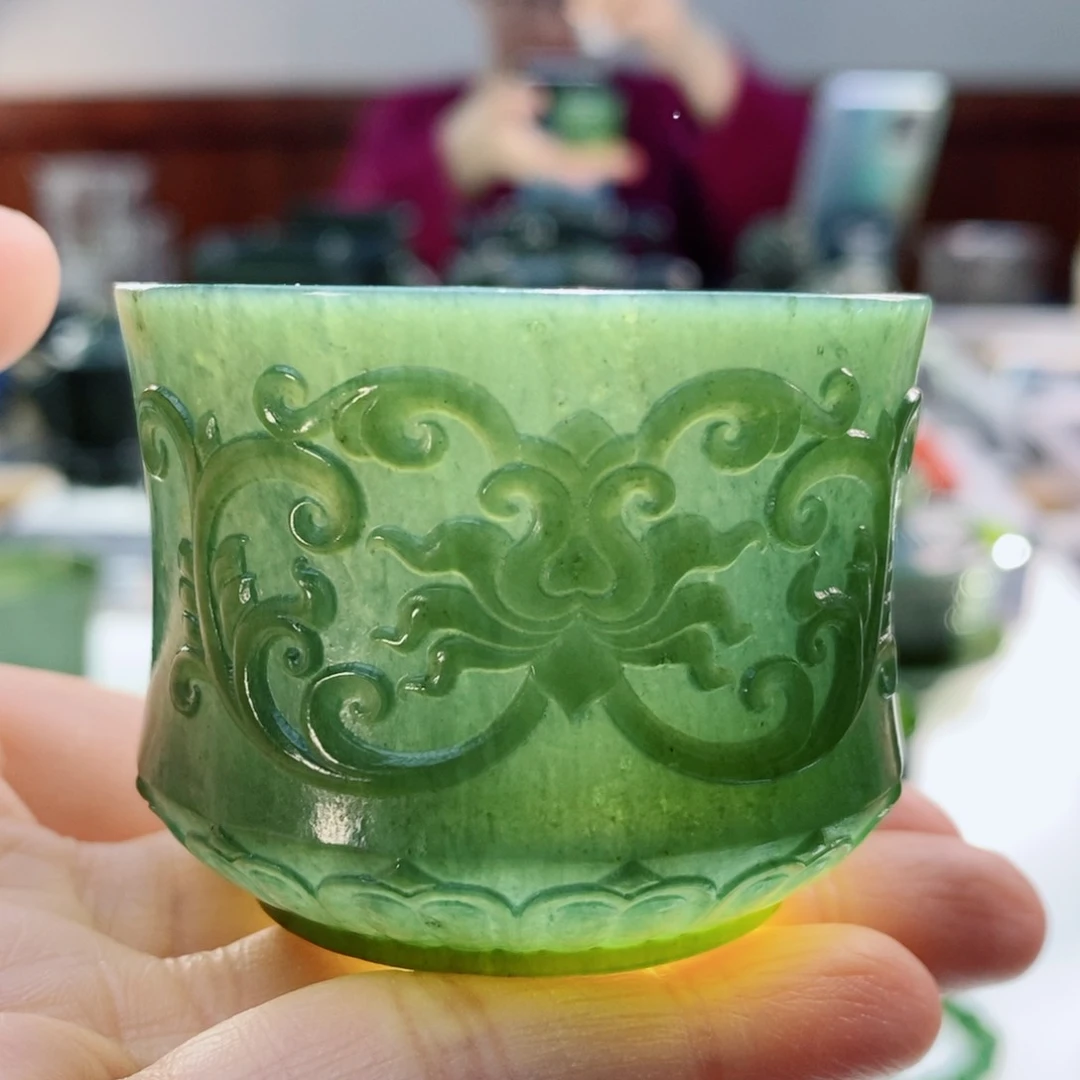 未镶嵌和田玉摆件微瑕