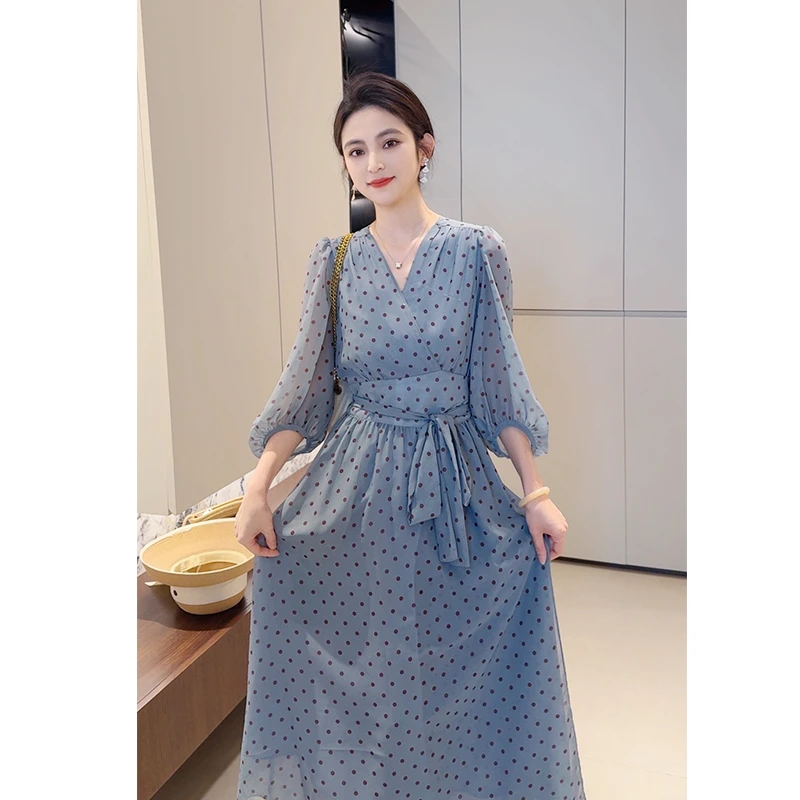 YB-高级感蓝色波点新品V领碎花连衣裙2025年新款设计感收腰长裙