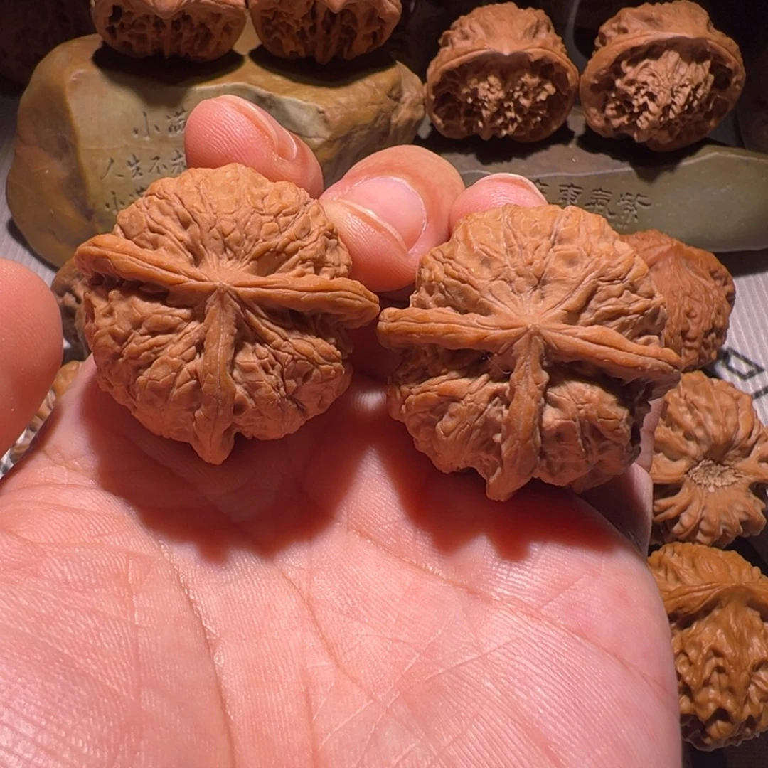 把件文玩核桃福利雨花石三棱，运费到付，不退不换