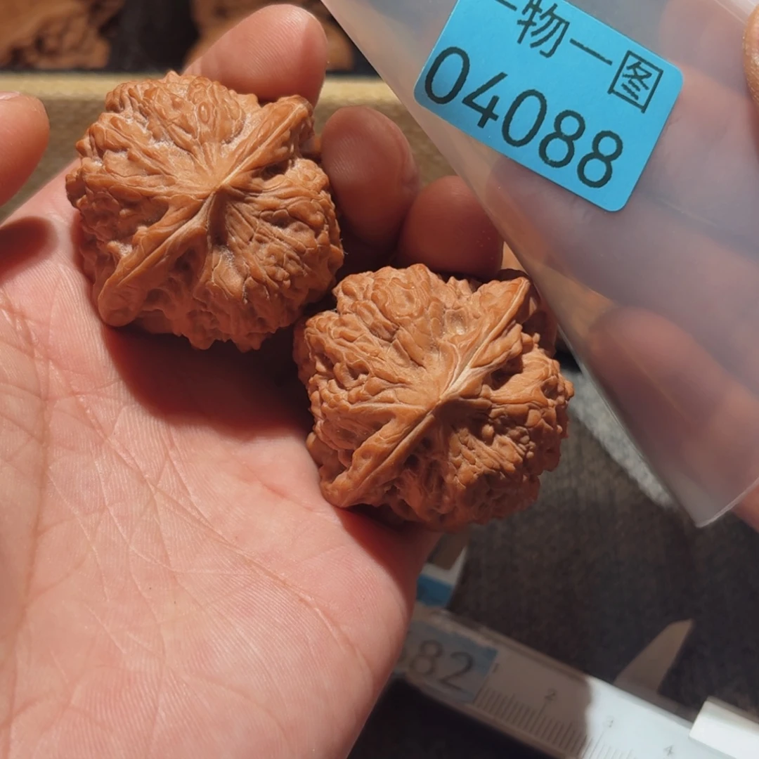 文玩核桃把件凹的