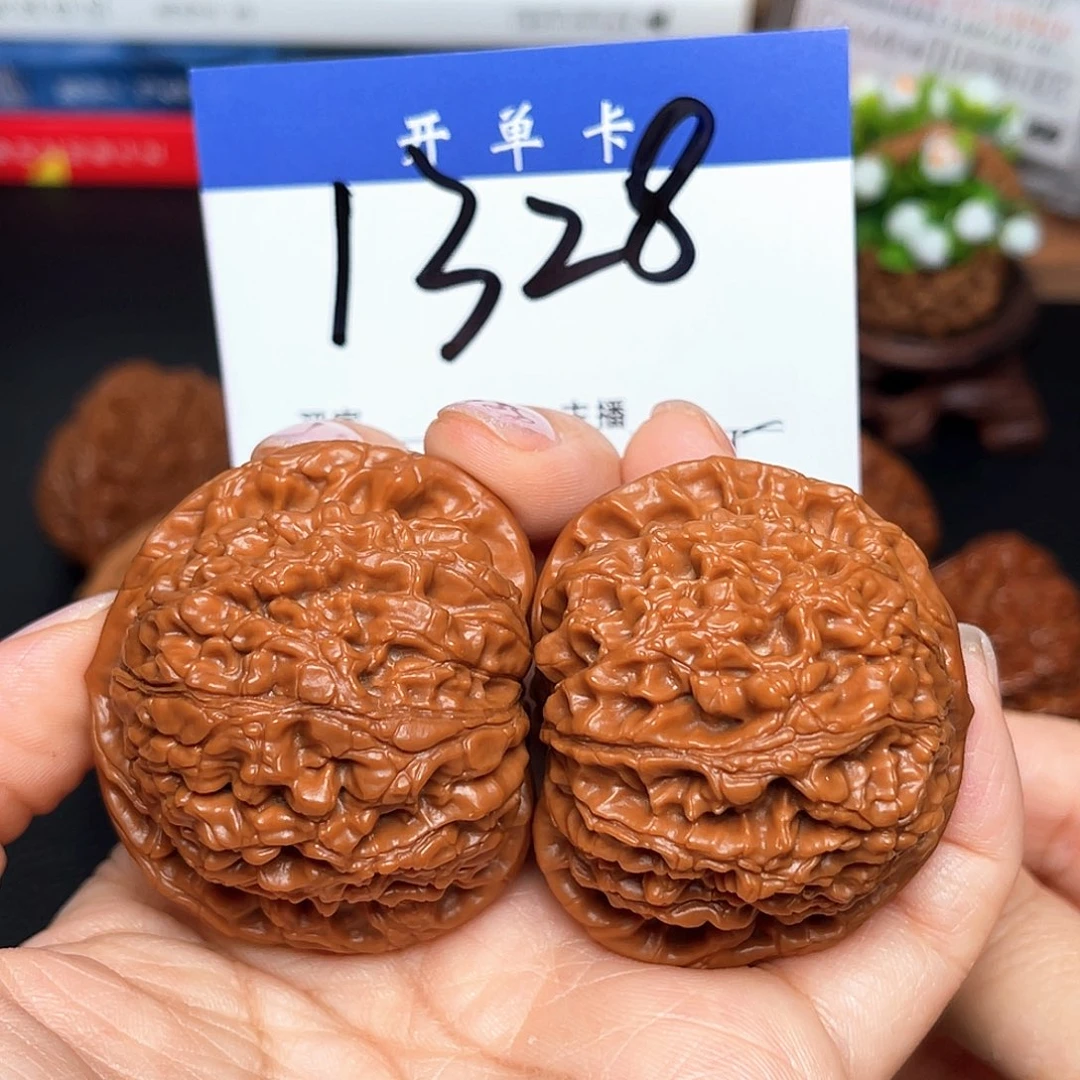桃核吊坠水龙纹45尺。  单只差克