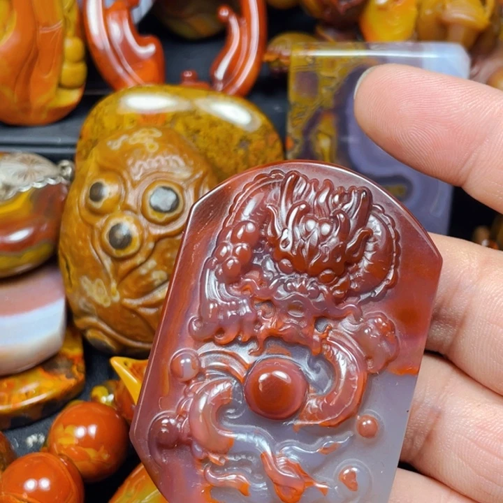 隋***弋未镶嵌颈饰玛瑙/玉髓