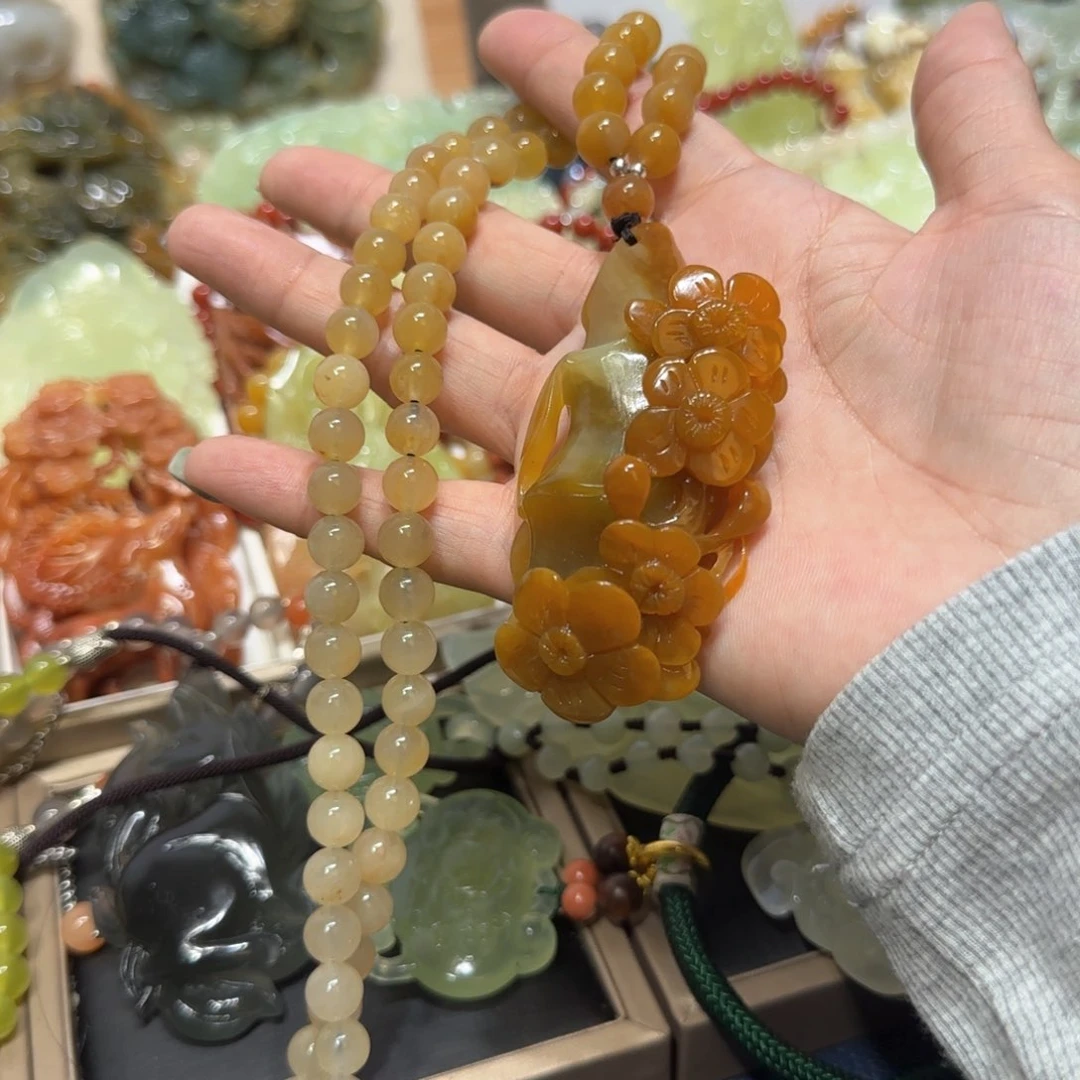 未镶嵌蛇纹石玉吊坠
