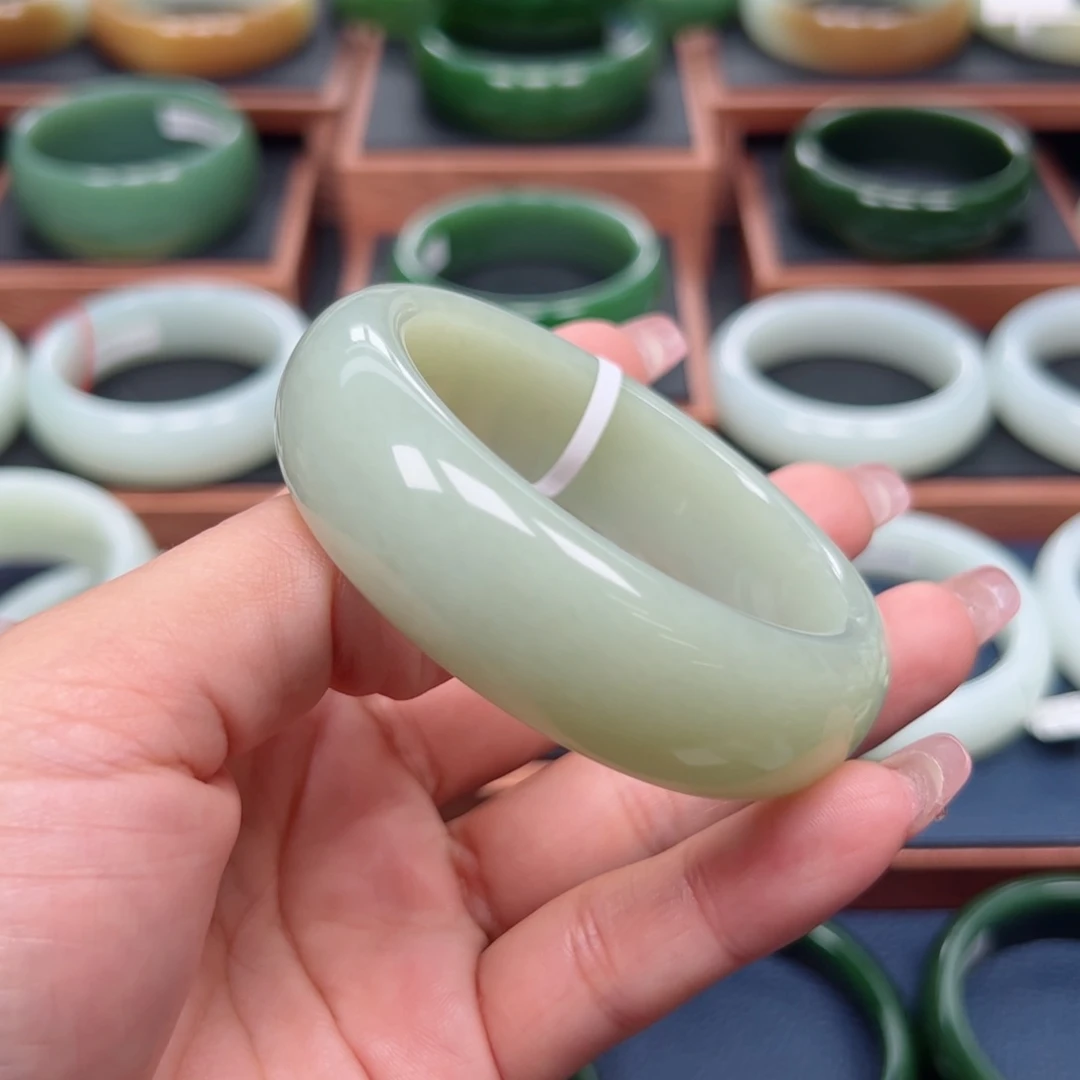 未镶嵌手镯和田玉婷