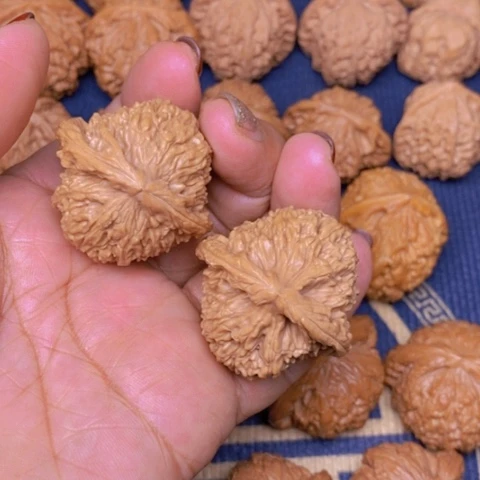 【闪购商品】文玩核桃吊坠冷*?南疆39