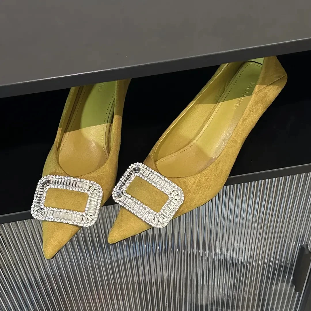 水钻单鞋女百搭春秋法式钻扣气质尖头浅口不累脚通勤平底单鞋女