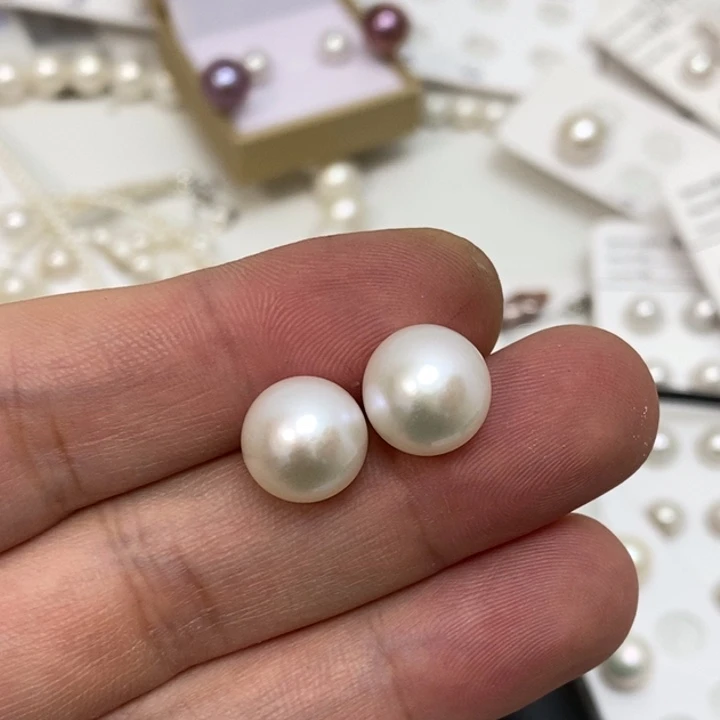 尘***定银S925镶嵌11.7m无暇珍珠耳钉淡水珍珠