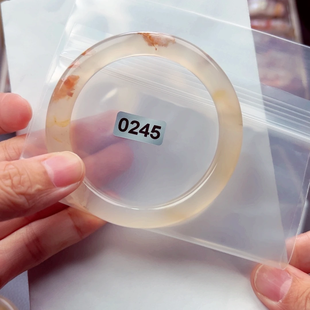 未镶嵌手镯玛瑙/玉髓?**贝