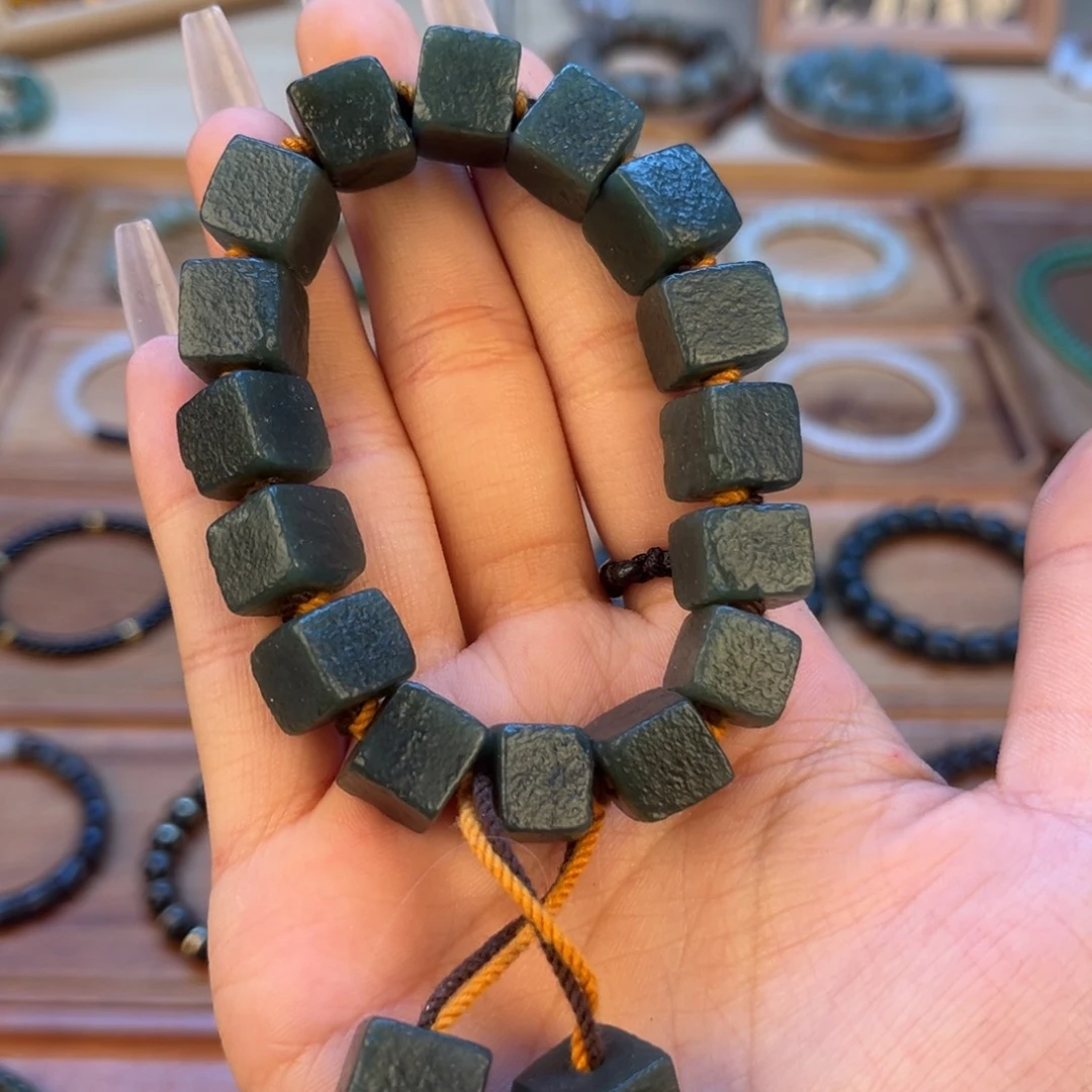 和田玉未镶嵌颈饰脑****水