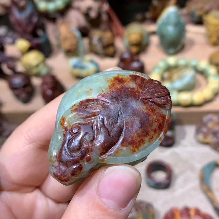 未镶嵌岫岩河磨玉（透闪石质玉）把件