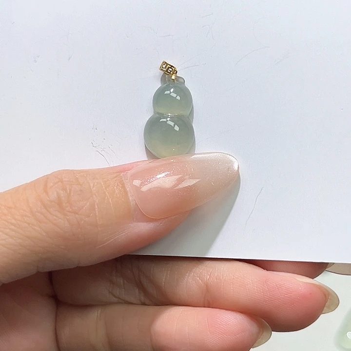 颈饰18K金镶嵌翡翠