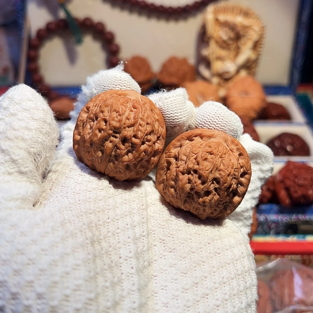 文玩核桃吊坠越**好血麒麟