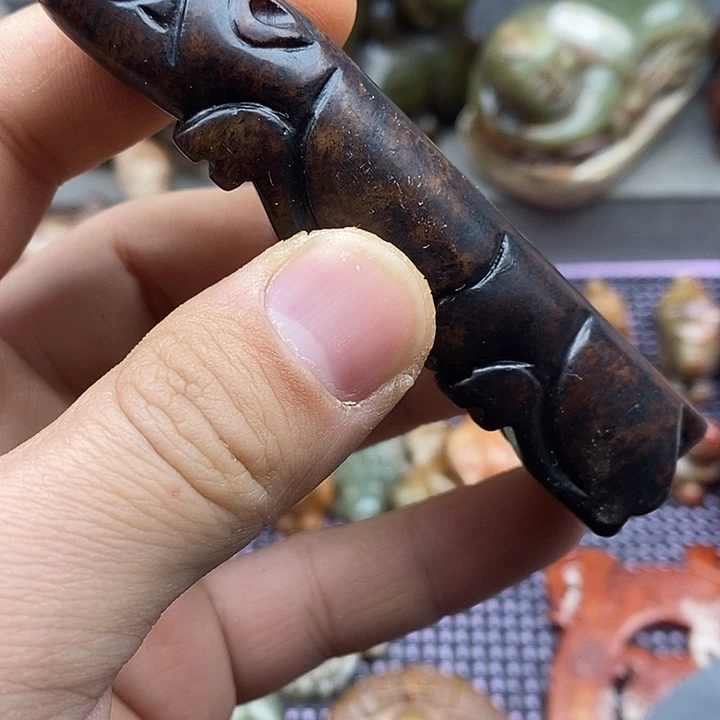 未镶嵌蛇纹石玉颈饰