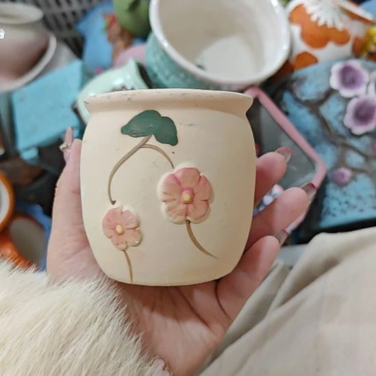 当场拍满15元发货不凑不发，花盆盆口不方不圆有针孔黑点是正常的，