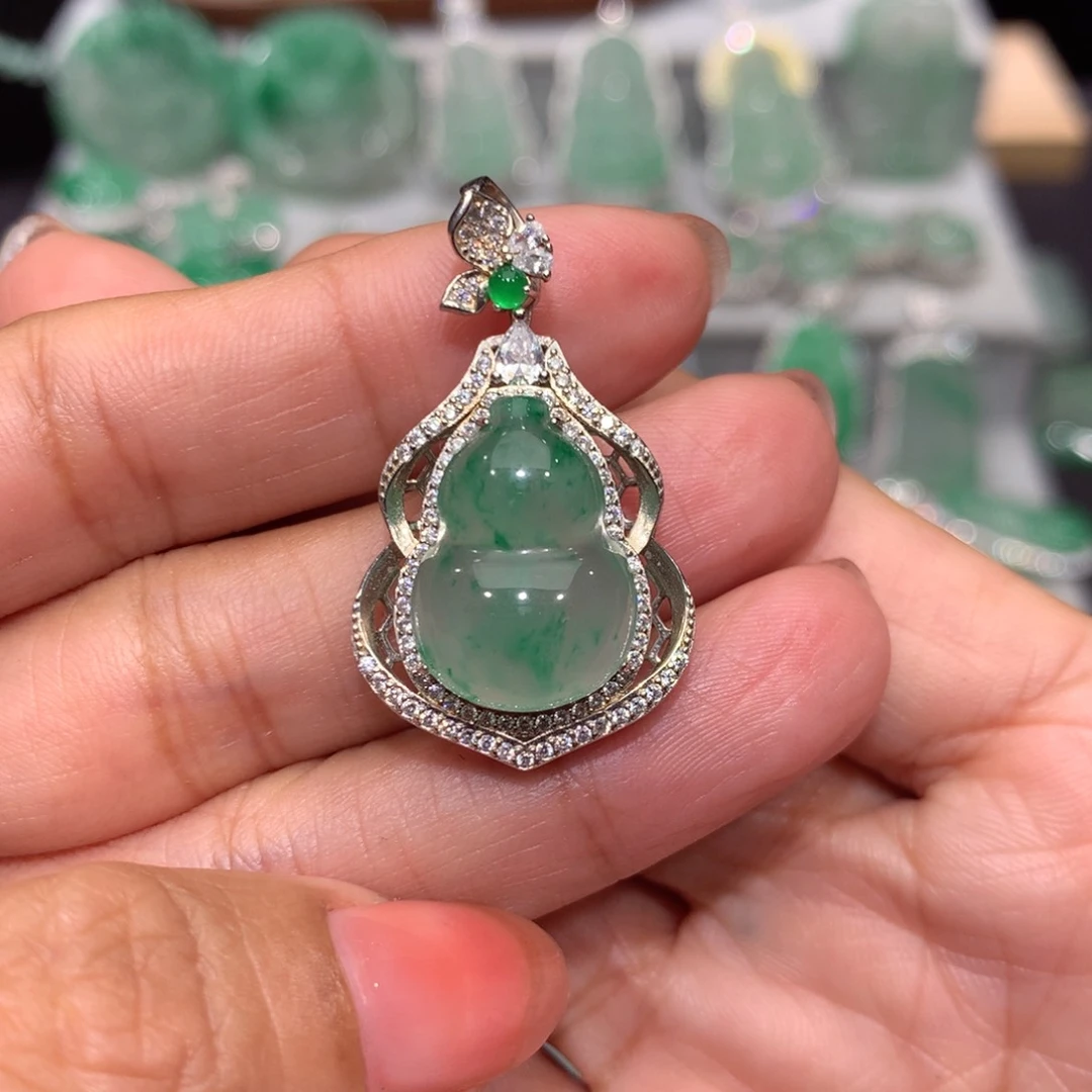 颈饰银S925镶嵌石英质玉（非洲翠）