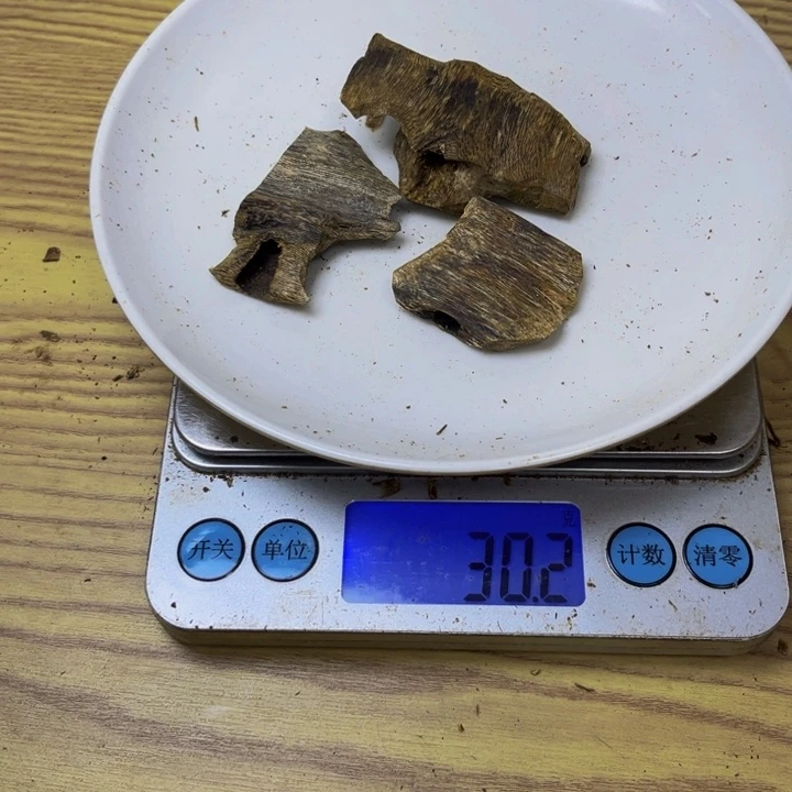 M***i沉香碎屑沉香乌身30 克