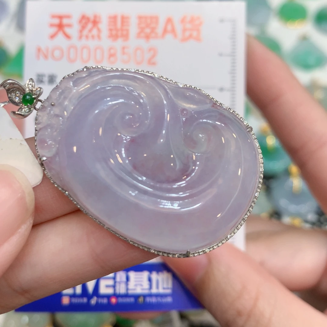 翡翠18K金镶嵌颈饰如意