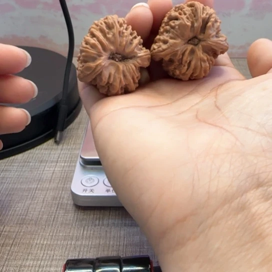 桃核吊坠一**北核桃核桃