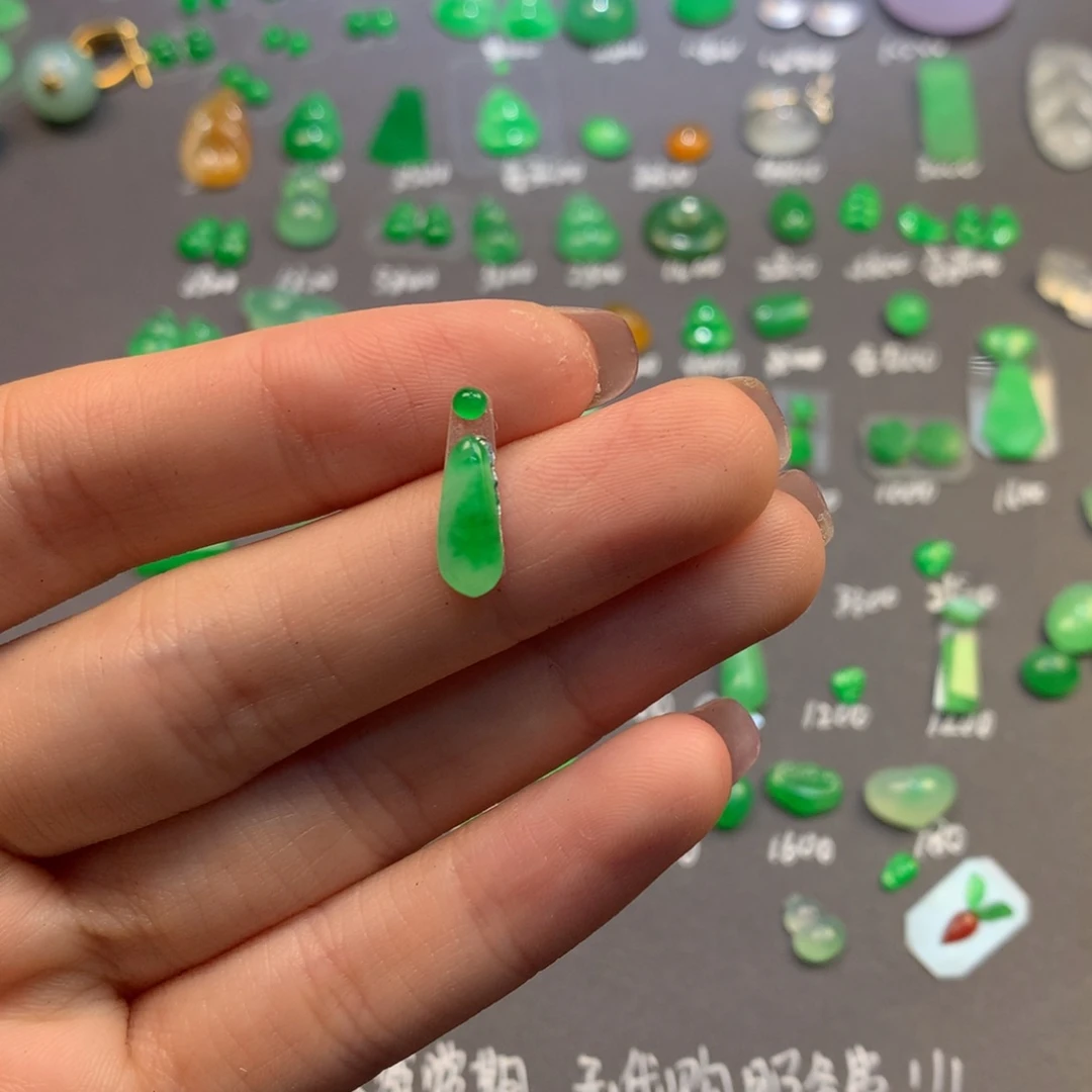 翡翠未镶嵌颈饰瓜