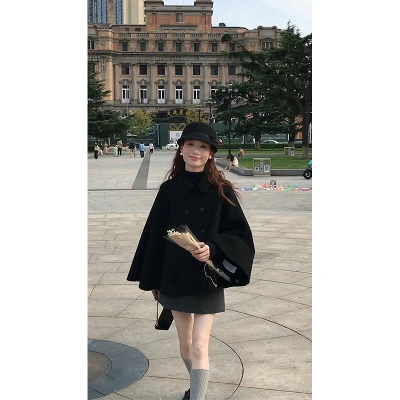 韩系黑色毛呢外套女2秋季2025新款名媛气质呢子斗篷披肩短款上衣