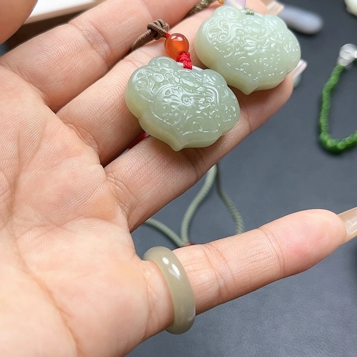 【闪购商品】和田玉未镶嵌颈饰伊****乐