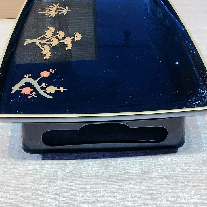 四海瓷器杂项如图所示鲤