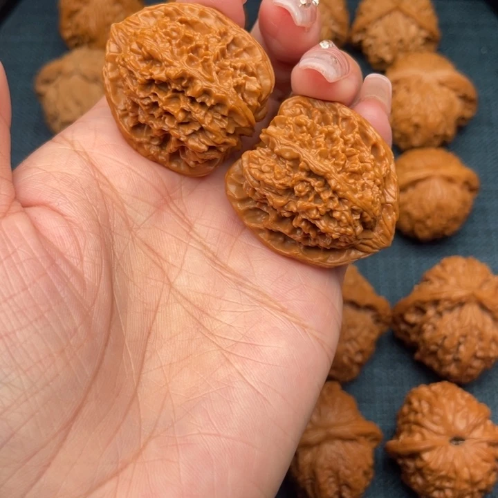 吊坠文玩核桃34全品满天星，小手捻。