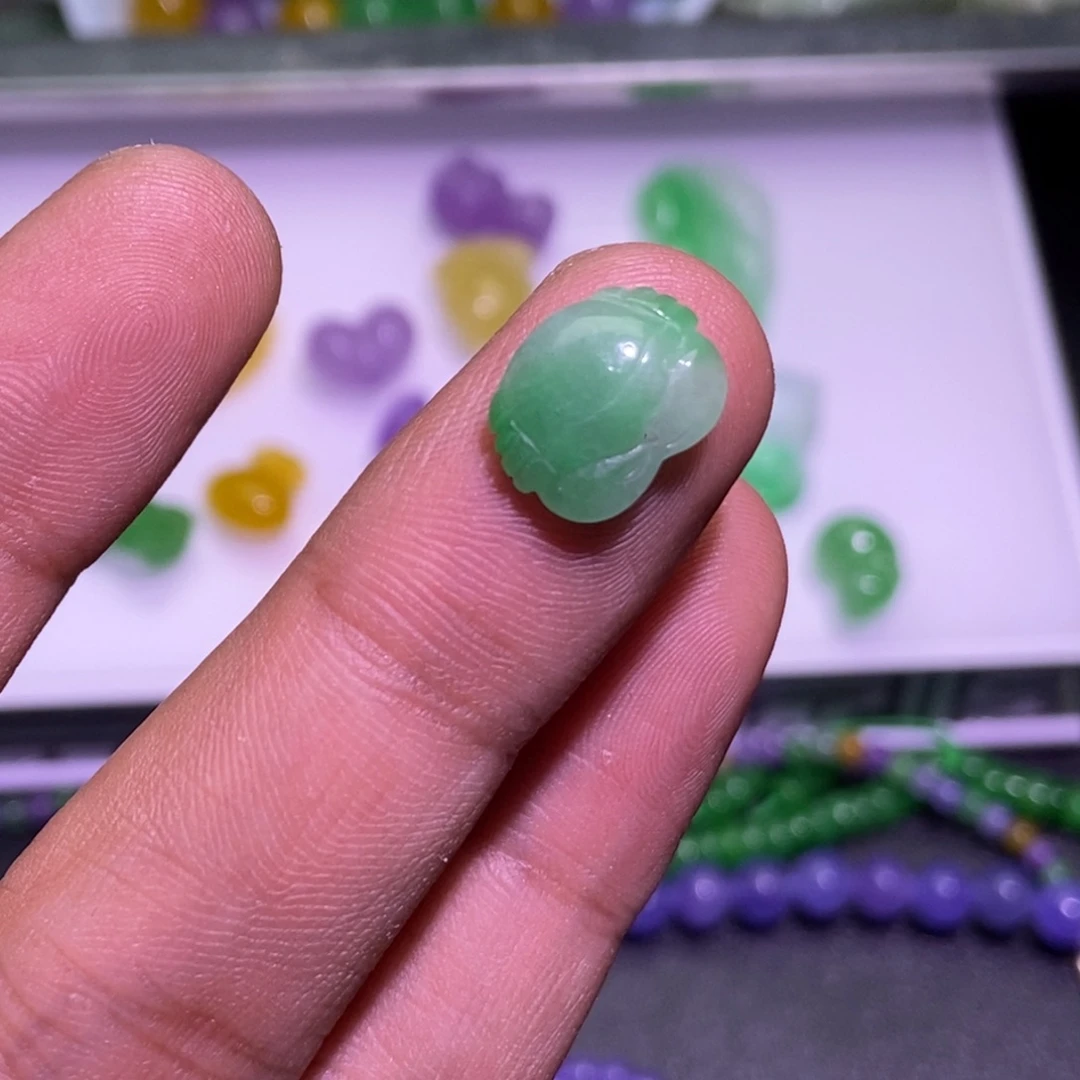 翡翠未镶嵌颈饰吊坠