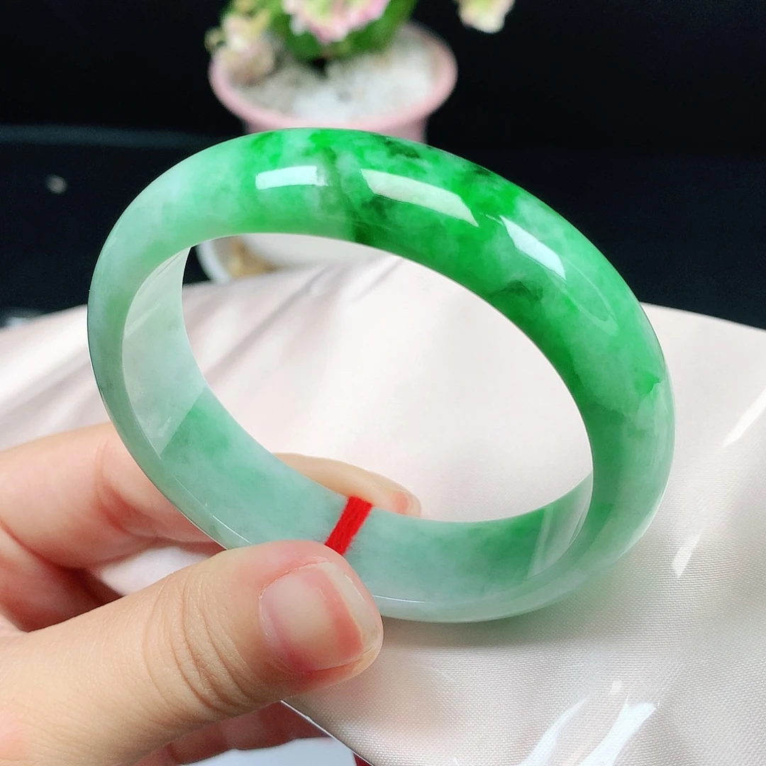 翡翠未镶嵌手镯1968贵妃