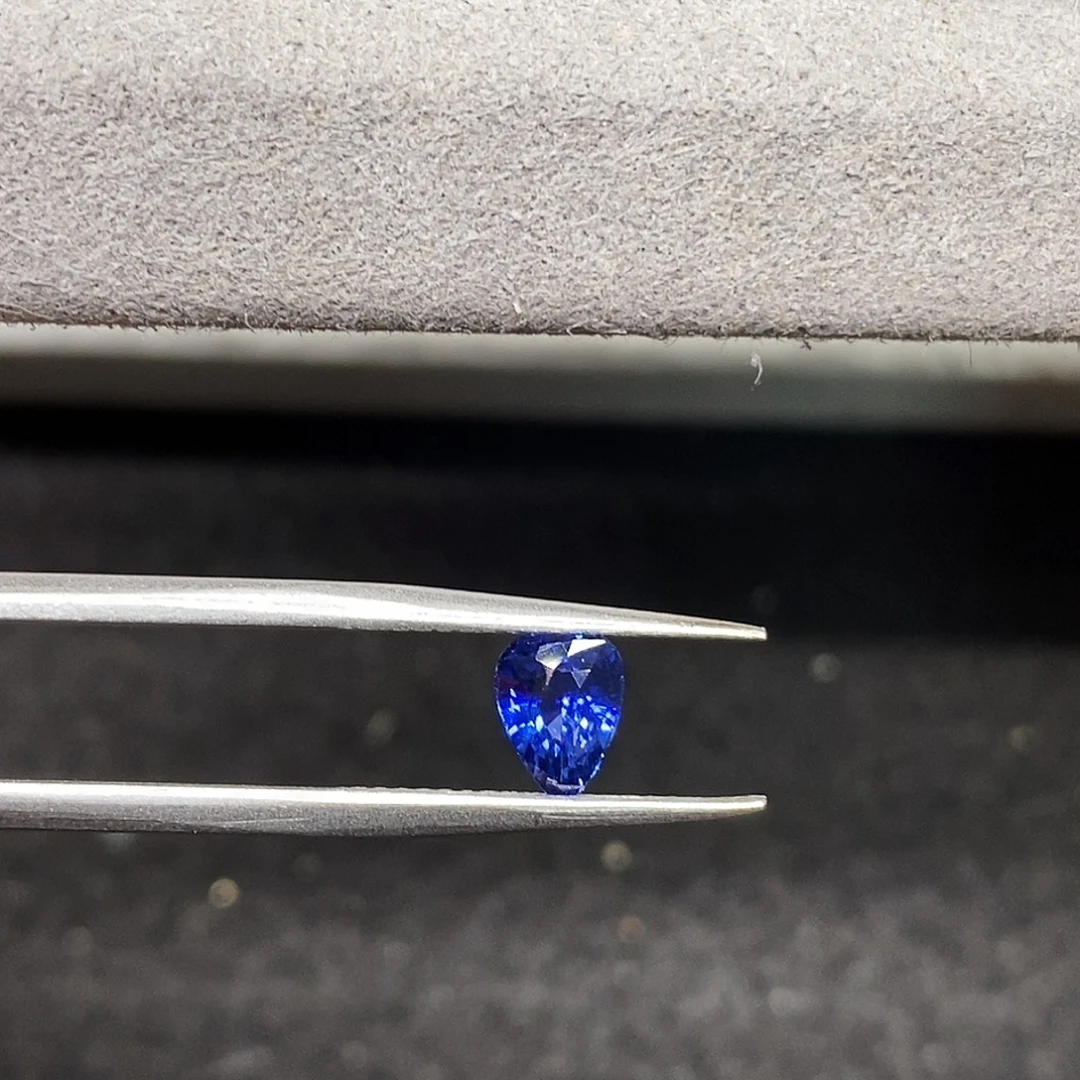 蓝宝石裸石1.03克拉天然全净玻璃体满火彩皇家蓝蓝宝石