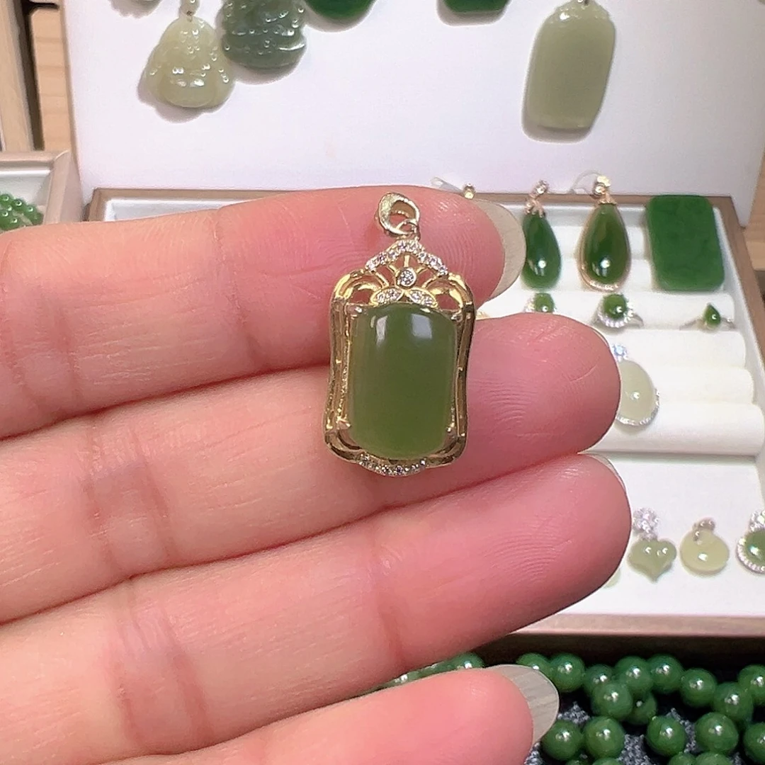 用***9和田玉（碧玉）银S925镀金镶嵌颈饰