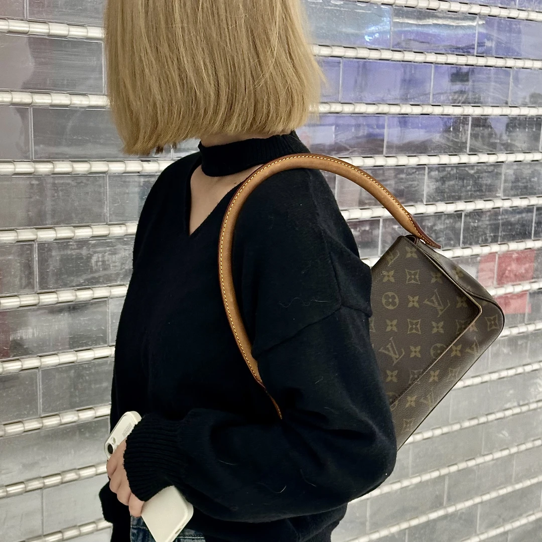 95新 LouisVuitton/路易威登 14166729 LVlooping小号  24*21