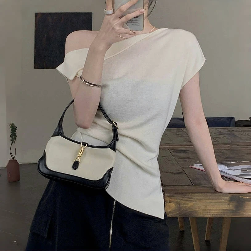 夏款女装2025年新款潮款不规则斜肩露肩收腰小众设计感针织衫