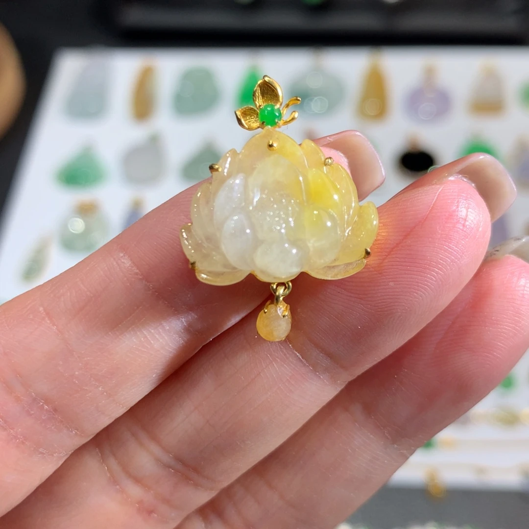 翡翠18K金镶嵌颈饰翡翠吊坠的未镶嵌