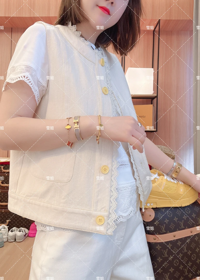 雪姐服饰「浅黄蕾丝马甲」时尚蕾丝圆领马甲早春洋气减龄无袖马甲