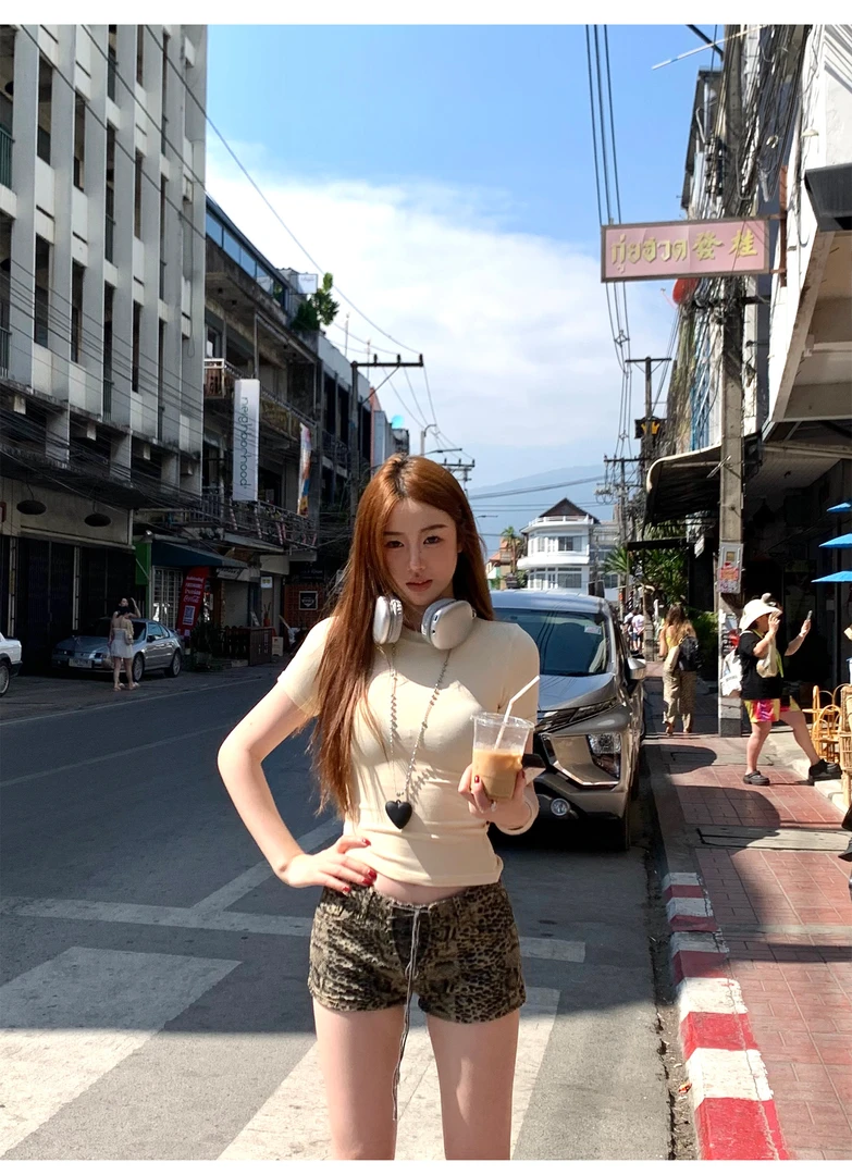 TZZZ正肩修身显瘦休闲短袖T恤女早春白色内搭短款弹力套头上衣
