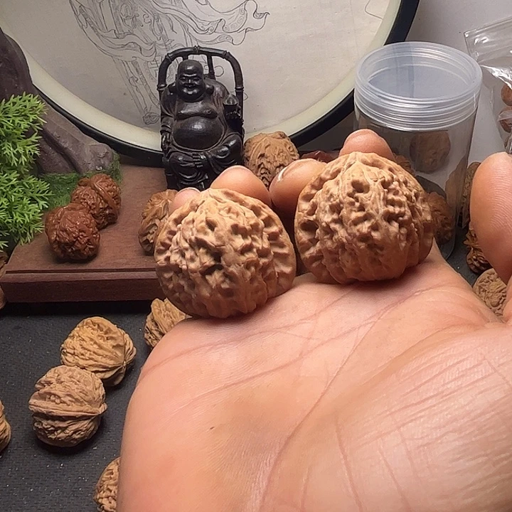 文玩核桃吊坠38白狮子